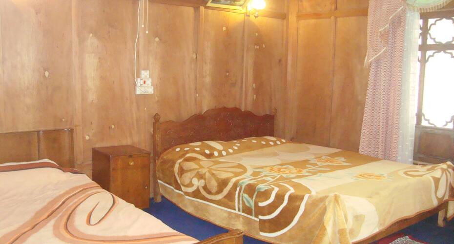 Nightingale Houseboat, Srinagar 5